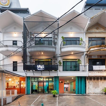 Sans Hotel Suryakencana Богор Экстерьер фото