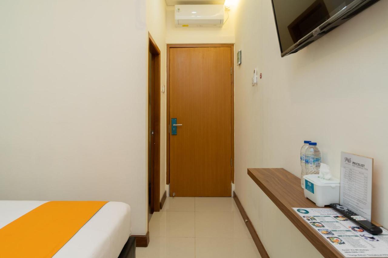Sans Hotel Suryakencana Богор Экстерьер фото