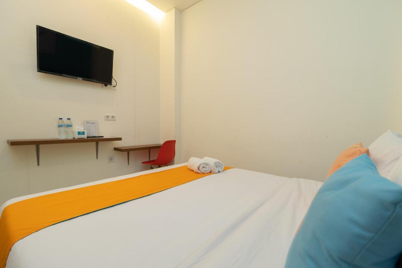 Sans Hotel Suryakencana Богор Экстерьер фото