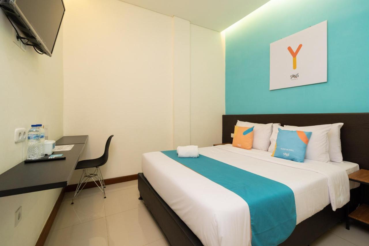 Sans Hotel Suryakencana Богор Экстерьер фото