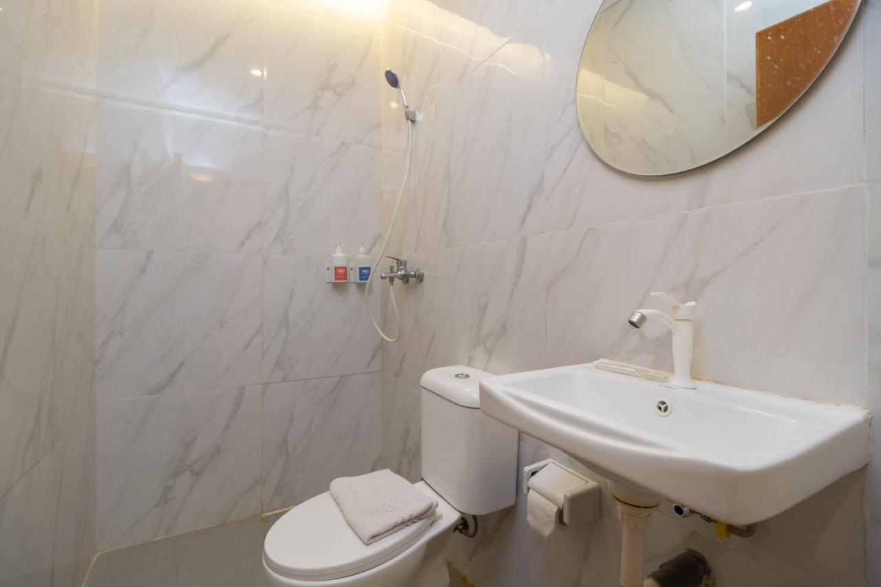 Sans Hotel Suryakencana Богор Экстерьер фото