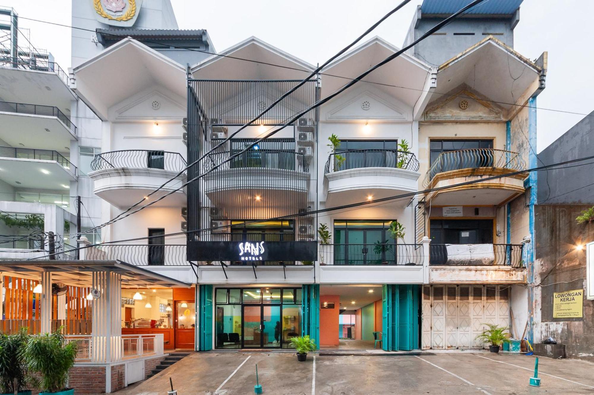 Sans Hotel Suryakencana Богор Экстерьер фото